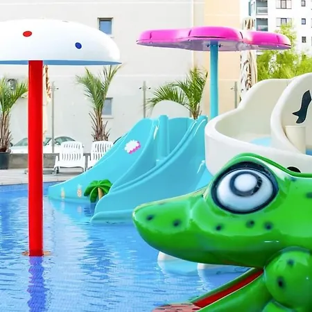 Alezzi Beach Seaside Cu Piscina Apartmán