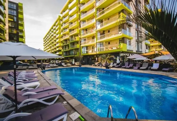 Alezzi Beach Seaside Cu Piscina Apartment