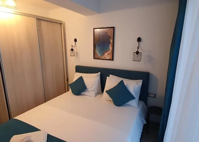 Alezzi Beach Seaside Cu Piscina Navodari