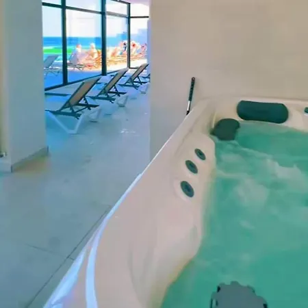 Alezzi Beach Seaside Cu Piscina Năvodari