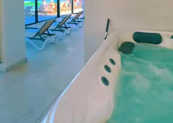 Alezzi Beach Seaside Cu Piscina Navodari