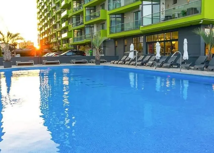 Alezzi Beach Seaside Cu Piscina Apartment *